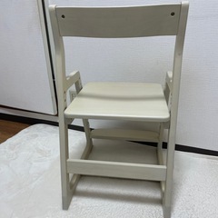 子供学習椅子　ニトリ　白の画像