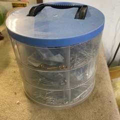 大量　DIYも楽々 釘ビスセット　ケース付きの画像