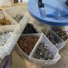 大量　DIYも楽々 釘ビスセット　ケース付きの画像