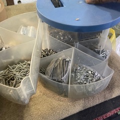 大量　DIYも楽々 釘ビスセット　ケース付きの画像