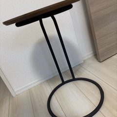 サイドテーブルの画像