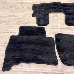 純正フロアマット　ランドクルーザープラド150後期　7人乗り　の画像