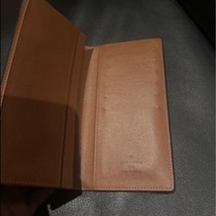 AirPods、charge5、ビトン財布まとめ売りの画像