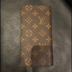 AirPods、charge5、ビトン財布まとめ売りの画像