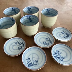 茶碗蒸しと漬物皿の画像