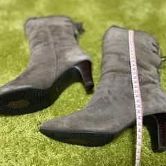 スェードのブーツの画像