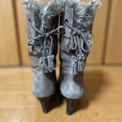 スェードのブーツの画像
