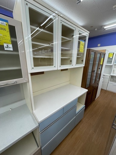☆ドリーム荒牧店☆ジモティー割引有☆【クリーニング済み】吉田家具 3枚扉オープンボード WH ×BL