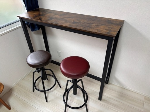 バーカウンターとカウンターチェアセット