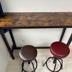 バーカウンターとカウンターチェアセットの画像