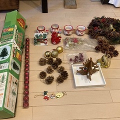 クリスマスツリー、リース、小物一式の画像