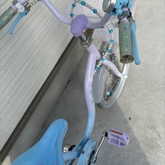 『アナと雪の女王』のイオンバイク限定モデルの画像