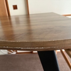 ダイニングテーブル、椅子の画像