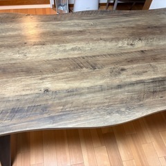 ダイニングテーブル、椅子の画像