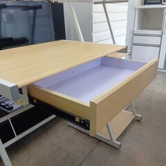 棚付きデスク　引き出しも付いてます。の画像