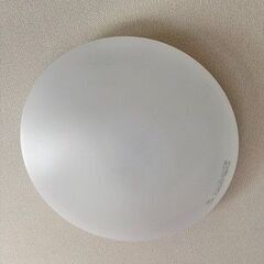 天井のライト二個ありますの画像