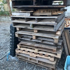 中古　木製　パレットの画像