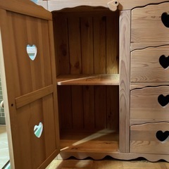 ハートくり抜きカントリー家具の画像