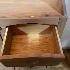 ハートくり抜きカントリー家具の画像