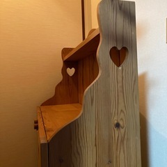 ハートくり抜きカントリー家具の画像