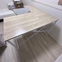 【引き渡し確定済み】L字デスクとIKEAチェアセットの画像