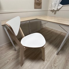 【引き渡し確定済み】L字デスクとIKEAチェアセットの画像