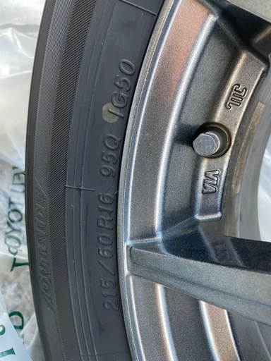 スタッドレスタイヤ　ヴェゼル　215/60R16