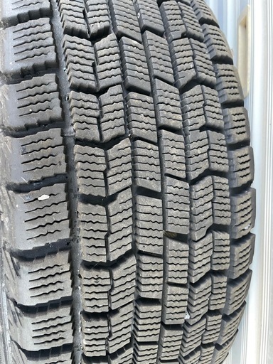 スタッドレスタイヤ　205/60R16　