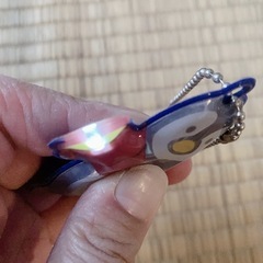 光る ペンギンキーホルダーの画像