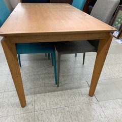 【ジモティー割引で最大15％OFF⭐️】ダイニングセット 椅子4脚付きの画像