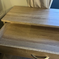 木目調デスクの画像