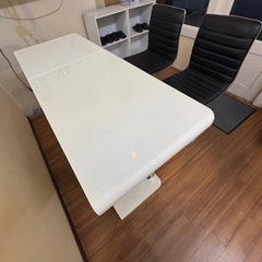 カウンターテーブル　イス✖️2
の画像