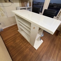 カウンターテーブル　イス✖️2
の画像