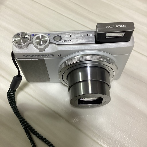 動作確認済み◎充電器付きOLYMPUS STYLUS XZ-10 WHTホワイト　オリンパススタイラス　コンパクトデジタルカメラ　デジカメ