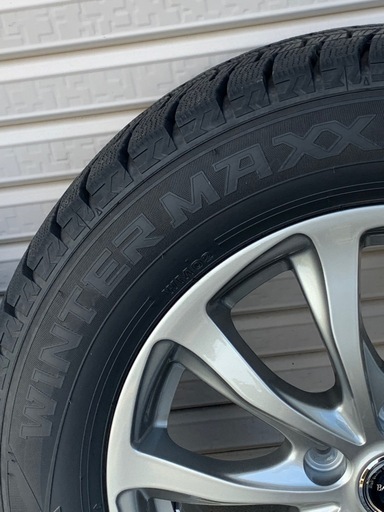 スタッドレスタイヤ　215/60r16