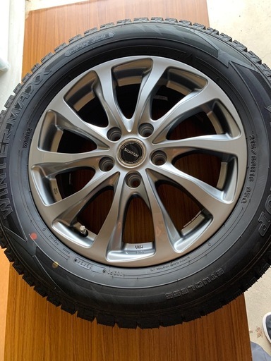 スタッドレスタイヤ　215/60r16