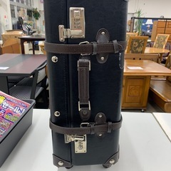 【ジモティー割引で最大15％OFF⭐️】鍵なし　キャリーケース 黒の画像