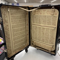 【ジモティー割引で最大15％OFF⭐️】鍵なし　キャリーケース 黒の画像