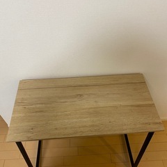 折りたたみテーブルの画像