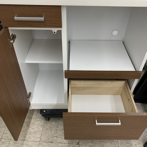 【ジモティー割引で最大15％OFF⭐️】福山木工 キッチンボード 茶×白 ジモティー割引で最大15％OFF⭐️】福山木工 キッチンボード 茶×白
