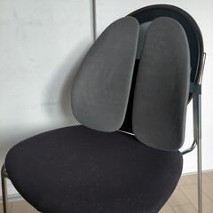 【サンワダイレクト】ランバーサポート/グレー/高さ5段階調整可能/エルゴ形状/メッシュ生地/取説ありの画像