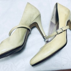 銀座かねまつ ミススレンダー パンプス 23cm 白 パーティー用の画像