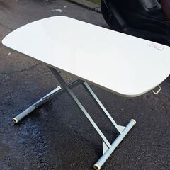 【リサイクルショップどりーむ天保山店】No.4759　テーブル　上げ下げ可能　写真参照🎵　おすすめ商品です(≧▽≦)の画像