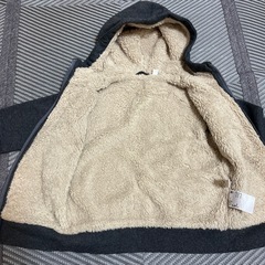 UNIQLO キッズパーカーの画像