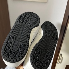 アディダス　スニーカーの画像