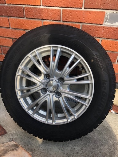 お買い得！値下げしました。ホイール付きスタッドレスタイヤ