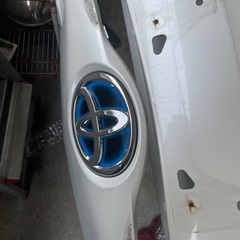 50プリウス用フロントバンパーとモデリスタすぽいらースポイラーの画像