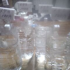 ボトル入りヌマエビ(20匹以上)、メダカ(5匹)、金魚(2匹)、タナゴ(2匹)、ドジョウ(3匹)本日販売分15ボトル追加品出ししました。の画像