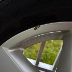 日産純正の17インチアルミホイールとスタッドレスタイヤの4本セット　冬タイヤは美品の画像