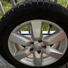 日産純正の17インチアルミホイールとスタッドレスタイヤの4本セット　冬タイヤは美品の画像